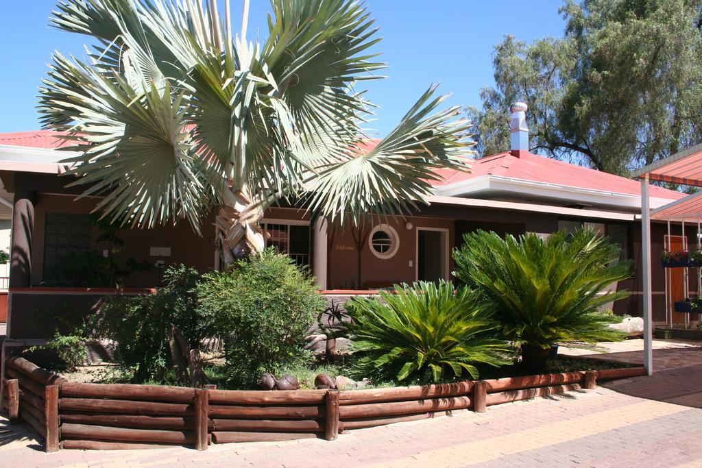 De Vagebond Hotel-Pension Windhoek Exterior photo